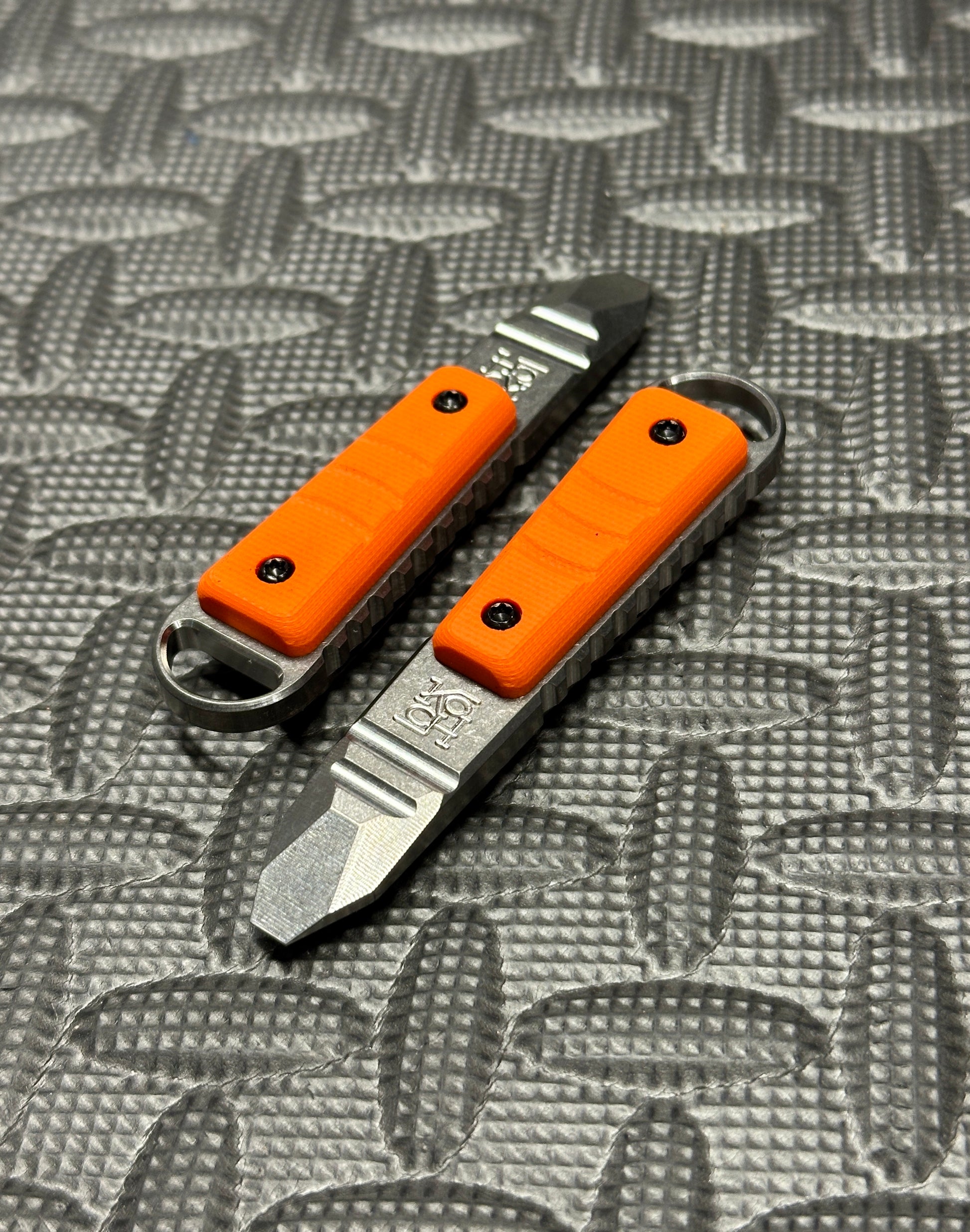 Koch Tools Co. Kursor Prybar EDC Pocket Tool - Prybar with Clip - Stonewashed Titanium Orange G10